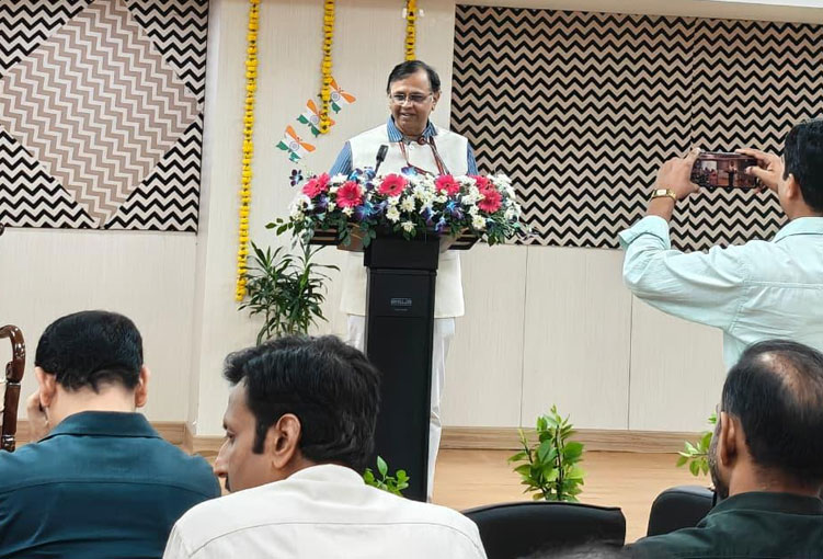 महानियंत्रक महोदय द्वारा हिंदी पखवाड़ा के समापन समारोह पर संबोधन
