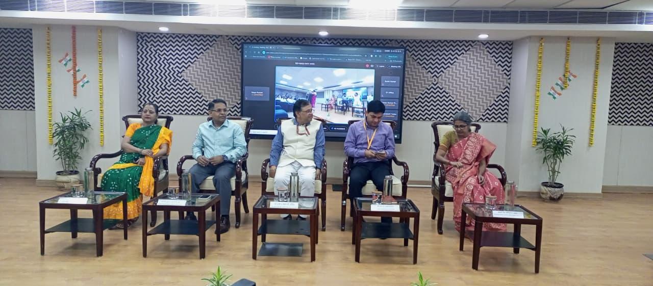 महानियंत्रक महोदय द्वारा हिंदी पखवाड़ा के समापन समारोह पर संबोधन