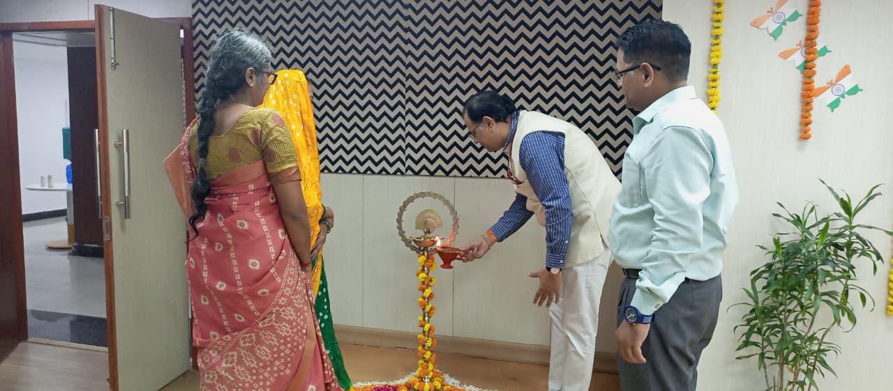 महानियंत्रक महोदय द्वारा हिंदी पखवाड़ा के समापन समारोह पर संबोधन